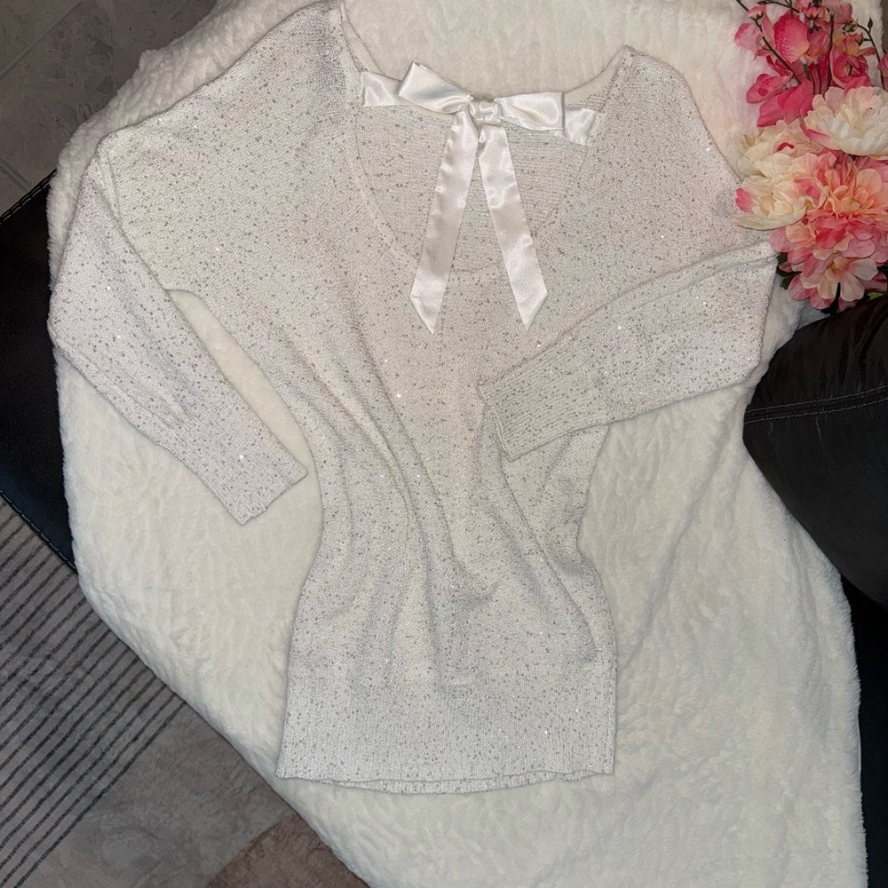 NWOT White House Black Market White and Silver Blouse with Bow Detail Size XS